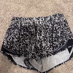 Lululemon Hotty Hot Running Short- sz. 4